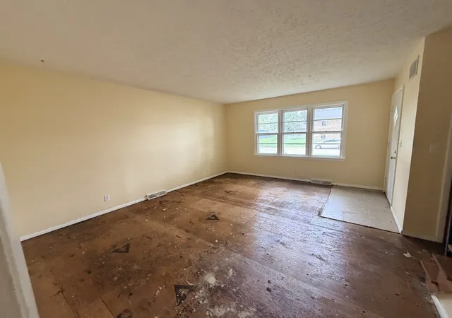 Photo 3 of House for sale at 505 E Locust St, Normal, IL 61761 | MLS# 12788746 | Listing updated on 2026-10-22