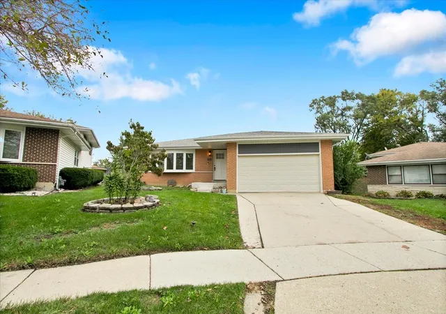 Photo 2 of Single family home for sale at 2033 N Wainwright Ct, Palatine, IL 60074 | MLS# 12788769 | Listing updated on 2026-10-20