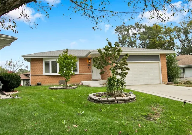 Photo 3 of Single family home for sale at 2033 N Wainwright Ct, Palatine, IL 60074 | MLS# 12788769 | Listing updated on 2026-10-20