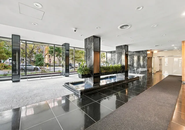 Listing Photo 3 - Condo for sale in building located at 3900 N Lake Shore Dr, Chicago, IL 60613 - Unit #2C