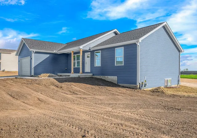 Photo 3 of Single family home for sale at 503 Travis Dr, Carlock, IL 61725 | MLS# 12788777 | Listing updated on 2026-10-23