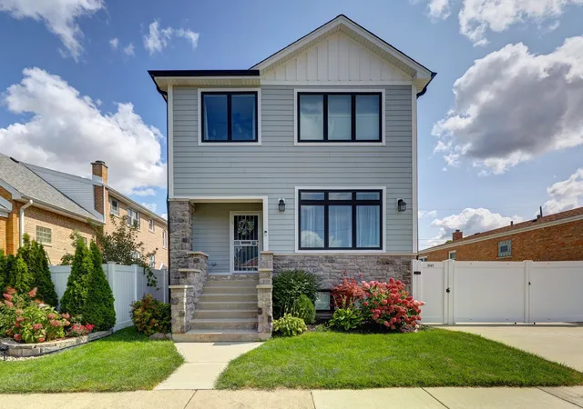 Single family home for sale at 5347 S Melvina Ave, Chicago, IL 60638 | MLS# 12788787