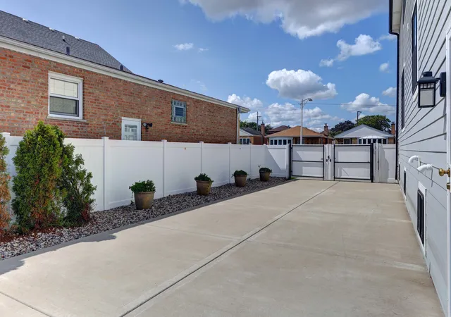 Photo 3 of Single family home for sale at 5347 S Melvina Ave, Chicago, IL 60638 | MLS# 12788787 | Listing updated on 2026-10-20