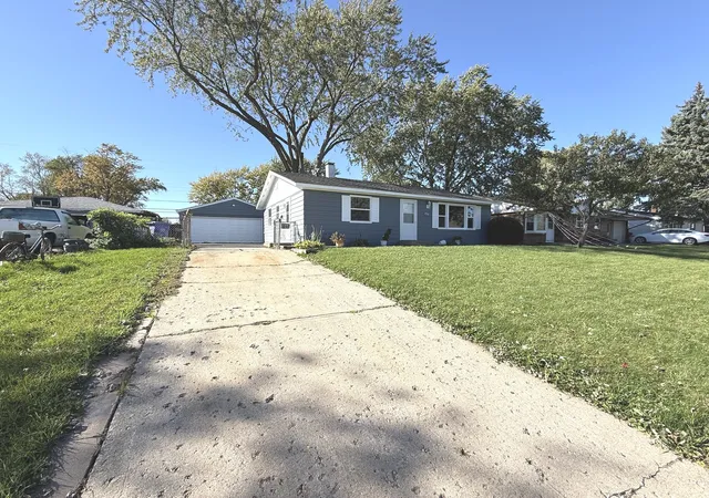 Photo 3 of Single family home for sale at 233 Ensenada Dr, Carpentersville, IL 60110 | MLS# 12788805 | Listing updated on 2026-10-20
