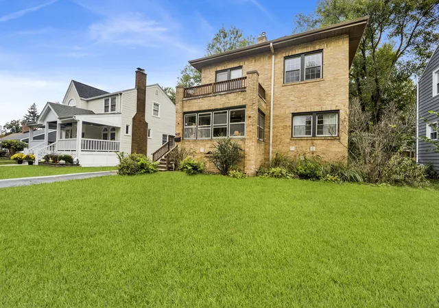 Photo 2 of Single family home for sale at 401 S Lodge Ln, Lombard, IL 60148 | MLS# 12788806 | Listing updated on 2026-10-22