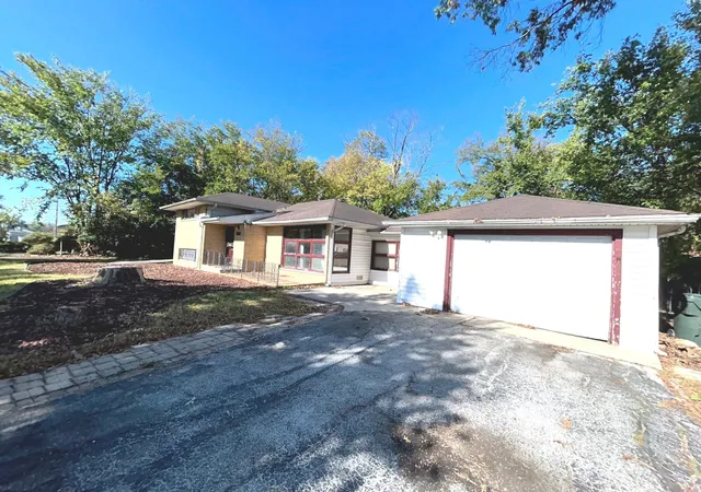 Photo 3 of Single family home for sale at 3108 Lexington Dr, Hazel Crest, IL 60429 | MLS# 12788807 | Listing updated on 2026-10-27