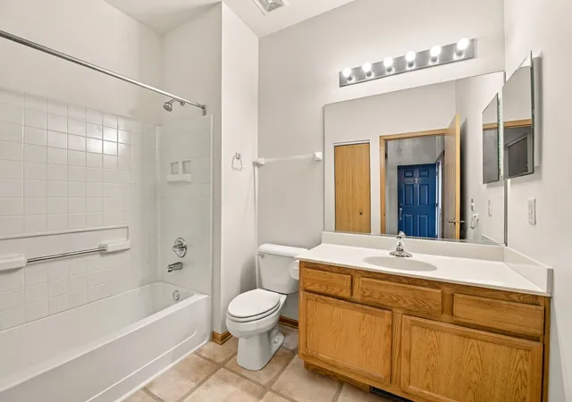 Photo 4 of Townhouse for sale at 646 S Empire Way, Romeoville, IL 60446 | MLS# 12788815 | Listing updated on 2026-10-29