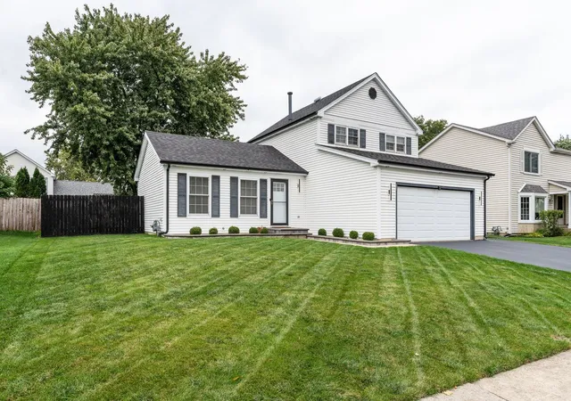 Photo 2 of Single family home for sale at 28 Dennison Dr, Glendale Heights, IL 60139 | MLS# 12788823 | Listing updated on 2026-10-20