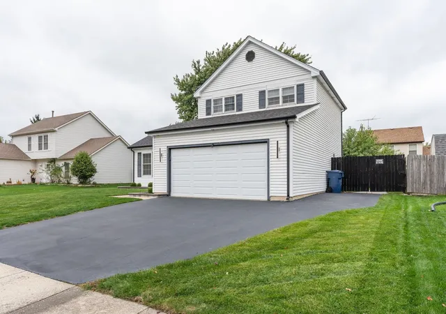 Photo 3 of Single family home for sale at 28 Dennison Dr, Glendale Heights, IL 60139 | MLS# 12788823 | Listing updated on 2026-10-20
