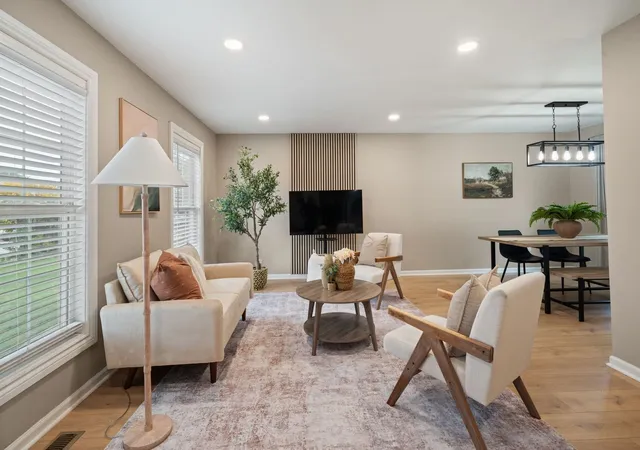 Photo 4 of Single family home for sale at 28 Dennison Dr, Glendale Heights, IL 60139 | MLS# 12788823 | Listing updated on 2026-10-20