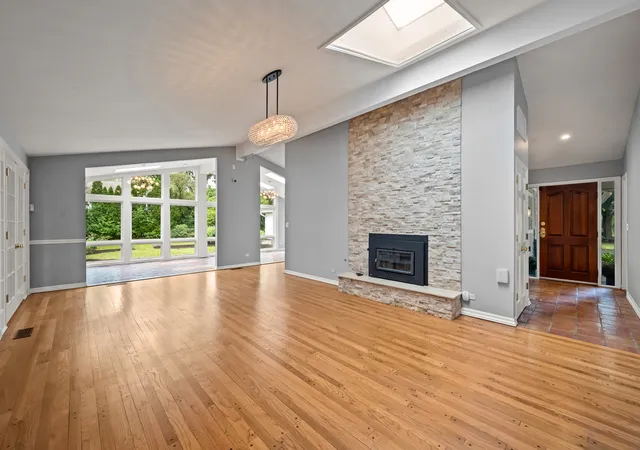 Photo 3 of Single family home for sale at 1161 Winwood Dr, Lake Forest, IL 60045 | MLS# 12788845 | Listing updated on 2026-10-20