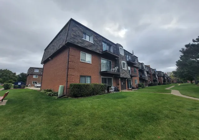 Condo for sale at 9368 Bay Colony Dr #3N, Des Plaines, IL 60016 | MLS# 12788866