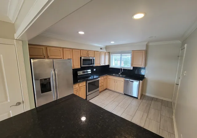 Photo 4 of Condo for sale at 9368 Bay Colony Dr #3N, Des Plaines, IL 60016 | MLS# 12788866 | Listing updated on 2026-10-21