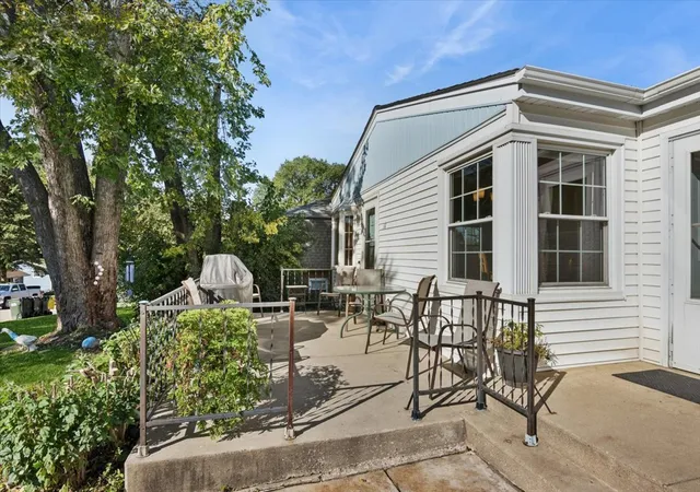Photo 1 of Single family home for sale at 16 W Oak St, Lake In The Hills, IL 60156 | MLS# 12788878 | Listing updated on 2026-10-20