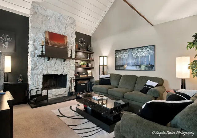 Photo 2 of Townhouse for sale at 621 Chip Ct, Gurnee, IL 60031 | MLS# 12788896 | Listing updated on 2026-10-27