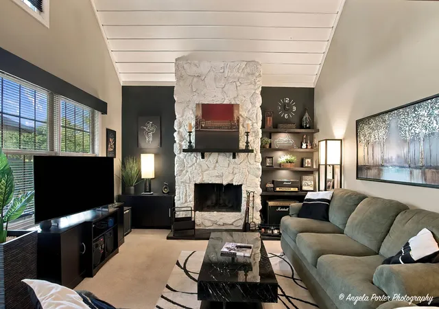 Photo 3 of Townhouse for sale at 621 Chip Ct, Gurnee, IL 60031 | MLS# 12788896 | Listing updated on 2026-10-27