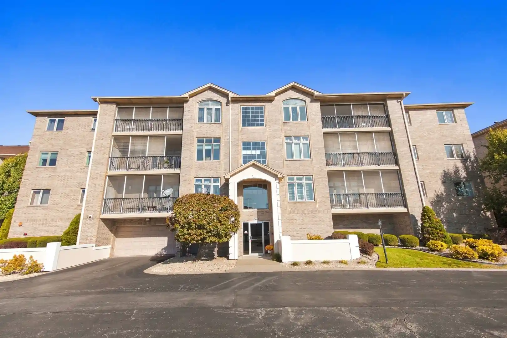 Listing Photo 1 - Condo for sale in 18610 Pine Lake Dr located at 18610 Pine Lake Dr, Tinley Park, IL 60477 - Unit #2B