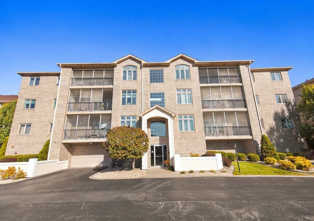Condo for sale at 18610 Pine Lake Dr #2B, Tinley Park, IL 60477 | MLS# 12788901