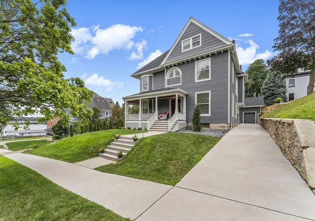 Photo 3 of Single family home for sale at 824 College Ave, Davenport, IA 52803 | MLS# 12788904 | Listing updated on 2026-10-27