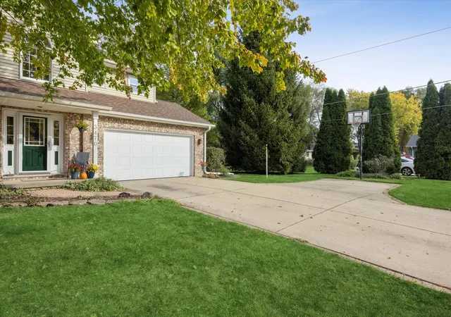 Photo 1 of Single family home for sale at 3470 Ellis Ave, Gurnee, IL 60031 | MLS# 12788905 | Listing updated on 2026-10-27