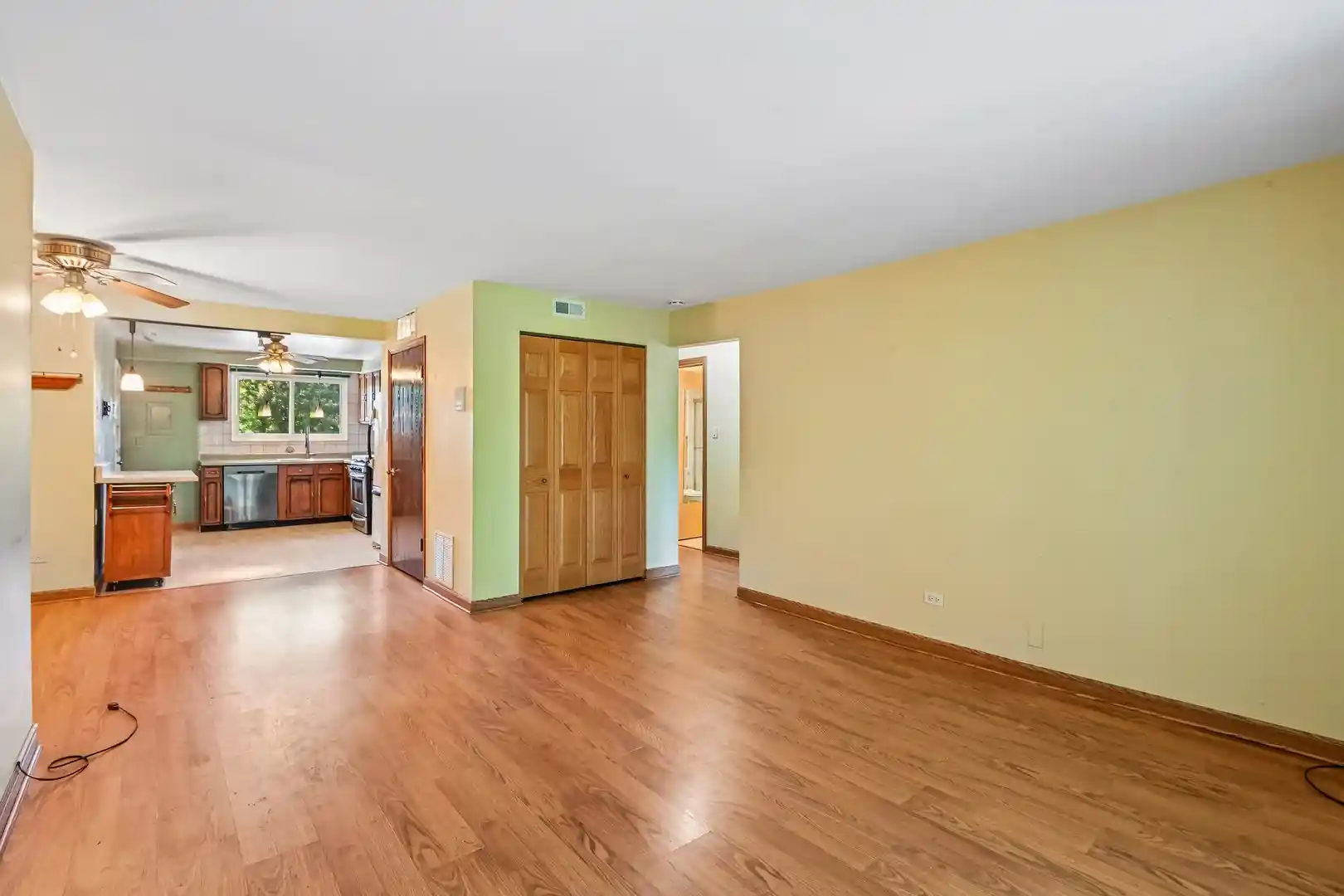 Listing Photo 2 - Condo for sale in 1406 S Fairfield Ave located at 1406 S Fairfield Ave, Lombard, IL 60148 - Unit #49B