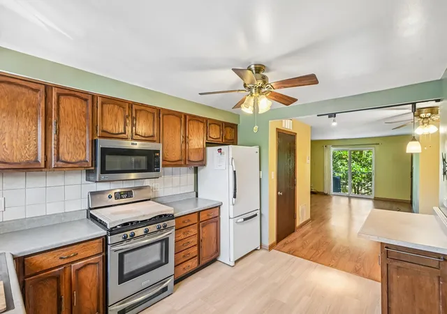 Listing Photo 4 - Condo for sale in building located at 1406 S Fairfield Ave, Lombard, IL 60148 - Unit #49B
