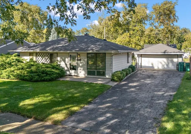 Photo 2 of Single family home for sale at 2715 Campbell St, Joliet, IL 60435 | MLS# 12788912 | Listing updated on 2026-10-22