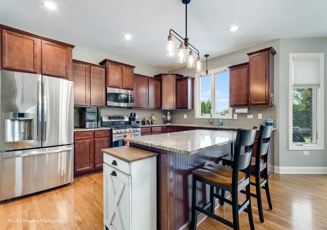 Photo 3 of Single family home for sale at 10614 Shilling Rd, Frankfort, IL 60423 | MLS# 12788926 | Listing updated on 2026-10-22