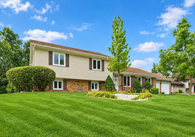 Single family home for sale at 3469 Innsbruck Ln, Crete, IL 60417 | MLS# 12788928