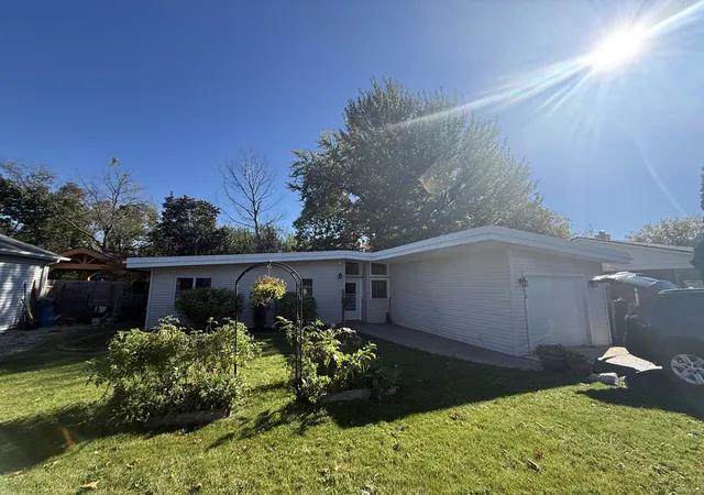 Single family home for sale at 318 Brown St, Wauconda, IL 60084 | MLS# 12788934