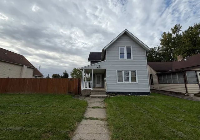 Single family home for sale at 819 11th Avenue, Clinton, IA 52732 | MLS# 12788944