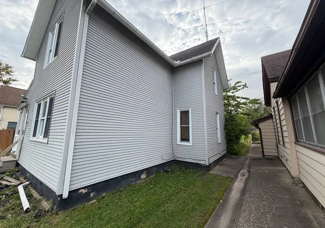 Photo 3 of Single family home for sale at 819 11th Avenue, Clinton, IA 52732 | MLS# 12788944 | Listing updated on 2026-10-20