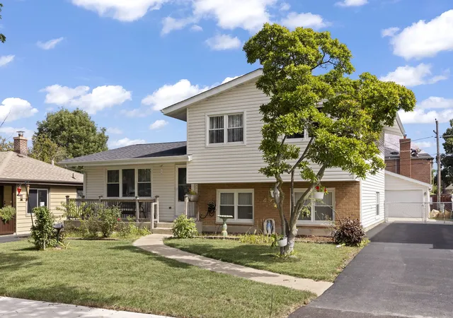 Photo 1 of Single family home for sale at 639 N Indiana St, Elmhurst, IL 60126 | MLS# 12788950 | Listing updated on 2026-10-21