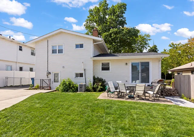 Photo 21 of Single family home for sale at 639 N Indiana St, Elmhurst, IL 60126 | MLS# 12788950 | Listing updated on 2026-10-22