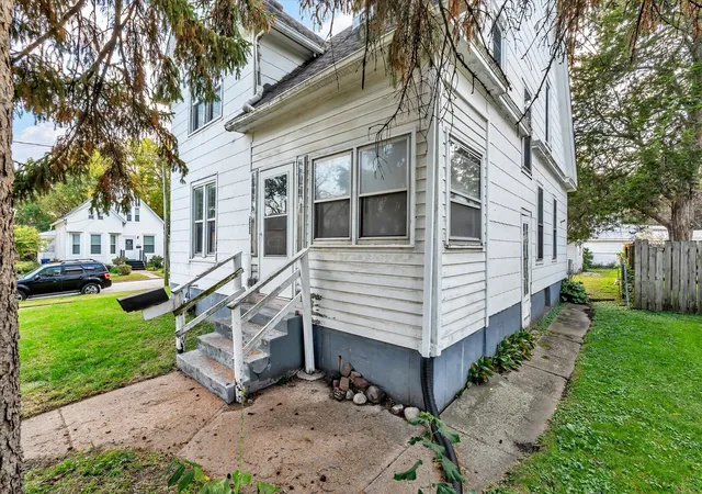 Photo 3 of Single family home for sale at 706 N Howell St, Davenport, IA 52802 | MLS# 12788960 | Listing updated on 2026-10-20