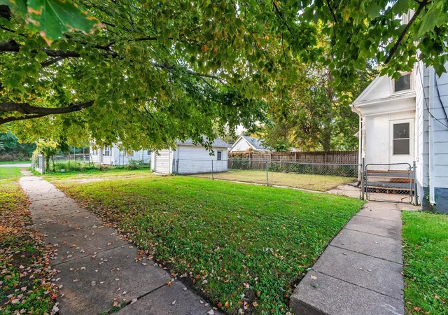 Photo 4 of Single family home for sale at 706 N Howell St, Davenport, IA 52802 | MLS# 12788960 | Listing updated on 2026-10-20