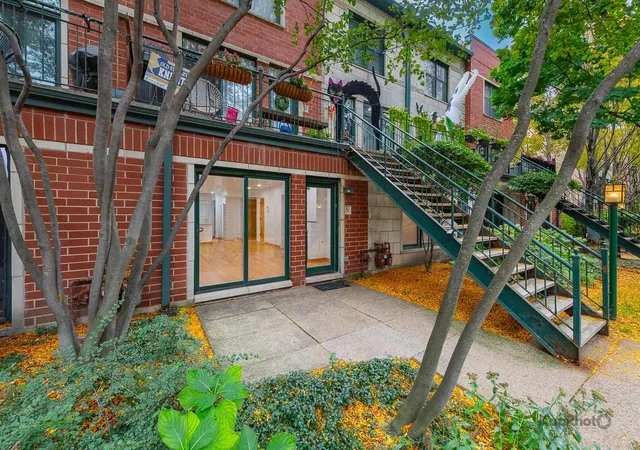 Photo 3 of Condo for sale at 1812 S Dearborn St #31, Chicago, IL 60616 | MLS# 12788961 | Listing updated on 2026-10-21