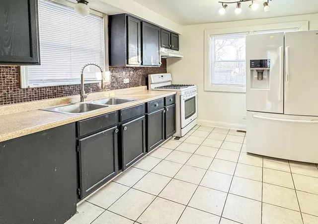 Photo 3 of Townhouse for sale at 7717 S Saginaw Ave #H, Chicago, IL 60649 | MLS# 12788969 | Listing updated on 2026-10-29