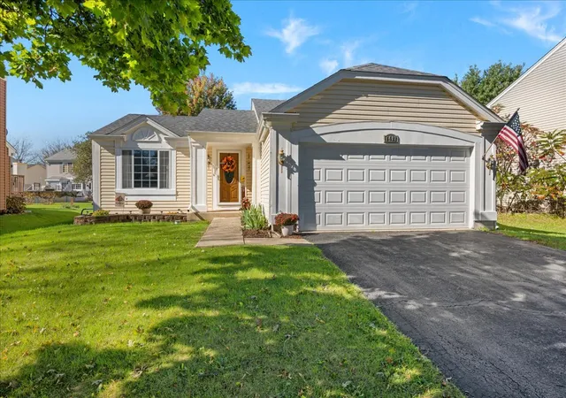Single family home for sale at 1402 Green Oak Trl, Aurora, IL 60506 | MLS# 12788971