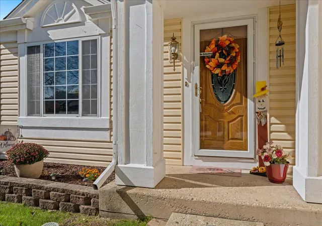Photo 1 of Single family home for sale at 1402 Green Oak Trl, Aurora, IL 60506 | MLS# 12788971 | Listing updated on 2026-10-22