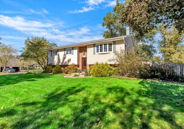 Photo 2 of Single family home for sale at 1201 Meadow Ln, Colona, IL 61241 | MLS# 12789000 | Listing updated on 2026-10-22