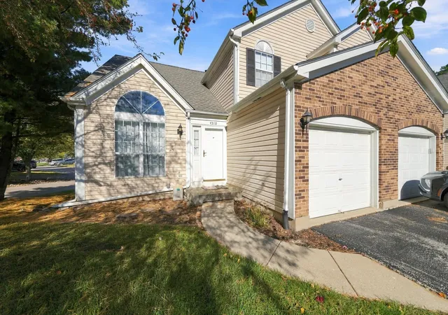 Photo 2 of Townhouse for sale at 4310 Buckingham Dr, Gurnee, IL 60031 | MLS# 12789004 | Listing updated on 2026-10-22