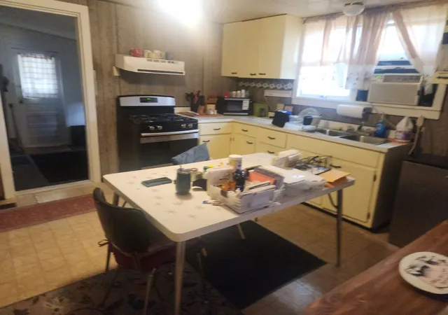 Photo 3 of Single family home for sale at 482 N Howard St, Duquoin, IL 62832 | MLS# 12789011 | Listing updated on 2026-10-20