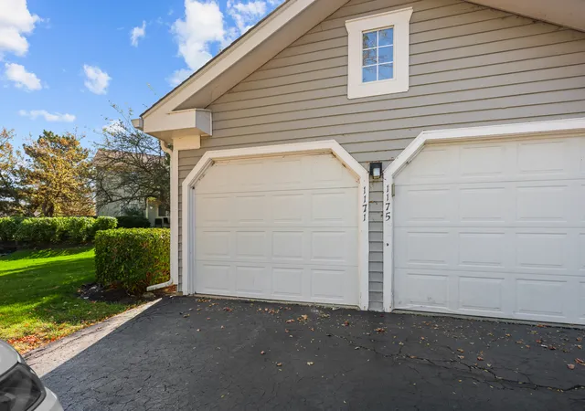 Photo 2 of Townhouse for sale at 1171 Auburn Ln, Buffalo Grove, IL 60089 | MLS# 12789014 | Listing updated on 2026-10-22