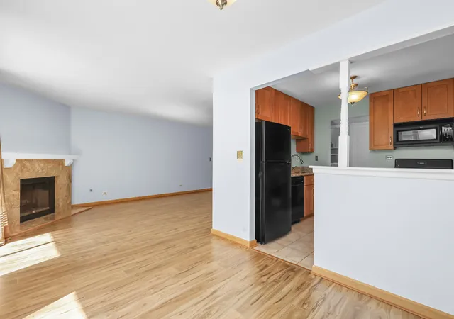 Photo 4 of Townhouse for sale at 1171 Auburn Ln, Buffalo Grove, IL 60089 | MLS# 12789014 | Listing updated on 2026-10-22