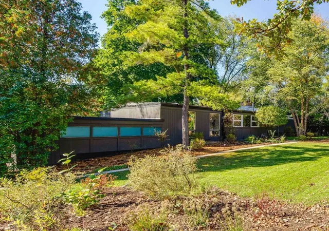 Photo 1 of Single family home for sale at 1470 Ridge Rd, Highland Park, IL 60035 | MLS# 12789022 | Listing updated on 2026-10-29