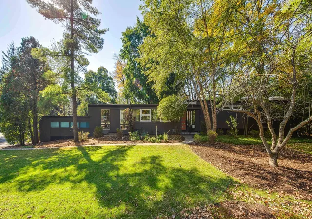 Photo 2 of Single family home for sale at 1470 Ridge Rd, Highland Park, IL 60035 | MLS# 12789022 | Listing updated on 2026-10-29