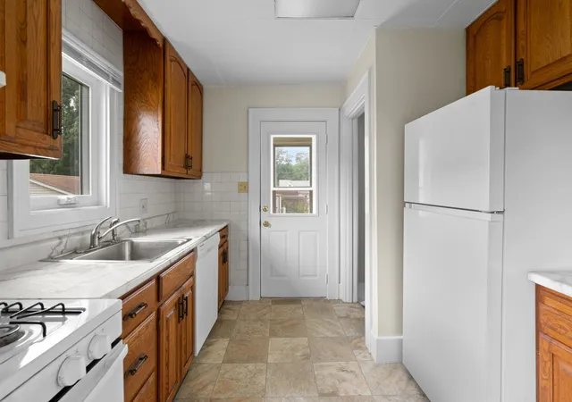 Photo 3 of Single family home for sale at 424 S Concord St, Davenport, IA 52802 | MLS# 12789025 | Listing updated on 2026-10-22