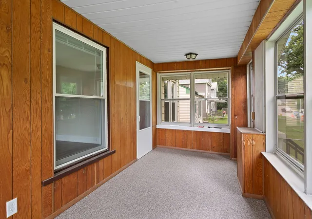 Photo 4 of Single family home for sale at 424 S Concord St, Davenport, IA 52802 | MLS# 12789025 | Listing updated on 2026-10-22