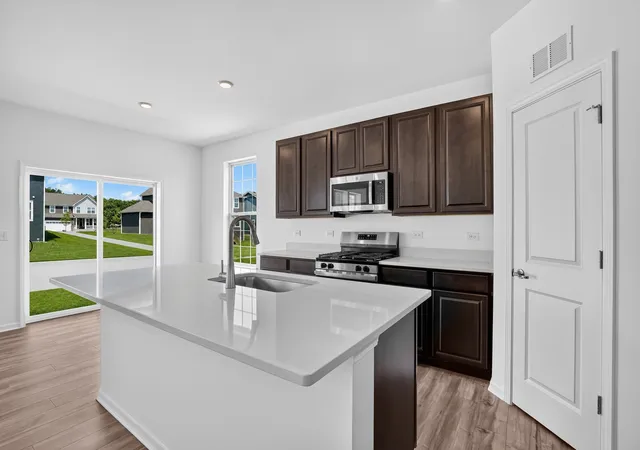 Photo 2 of Single family home for sale at 554 Arye Dr, Elgin, IL 60124 | MLS# 12789028 | Listing updated on 2026-10-20